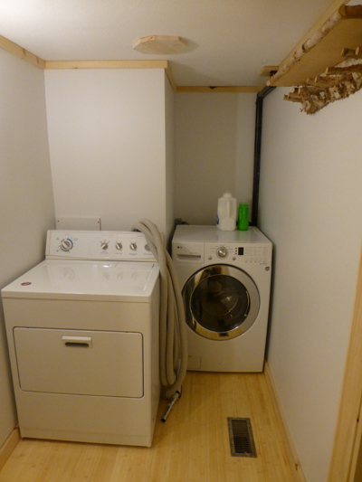 Mudroom with washer and dryer